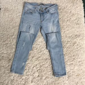 Distressed skinny jeans